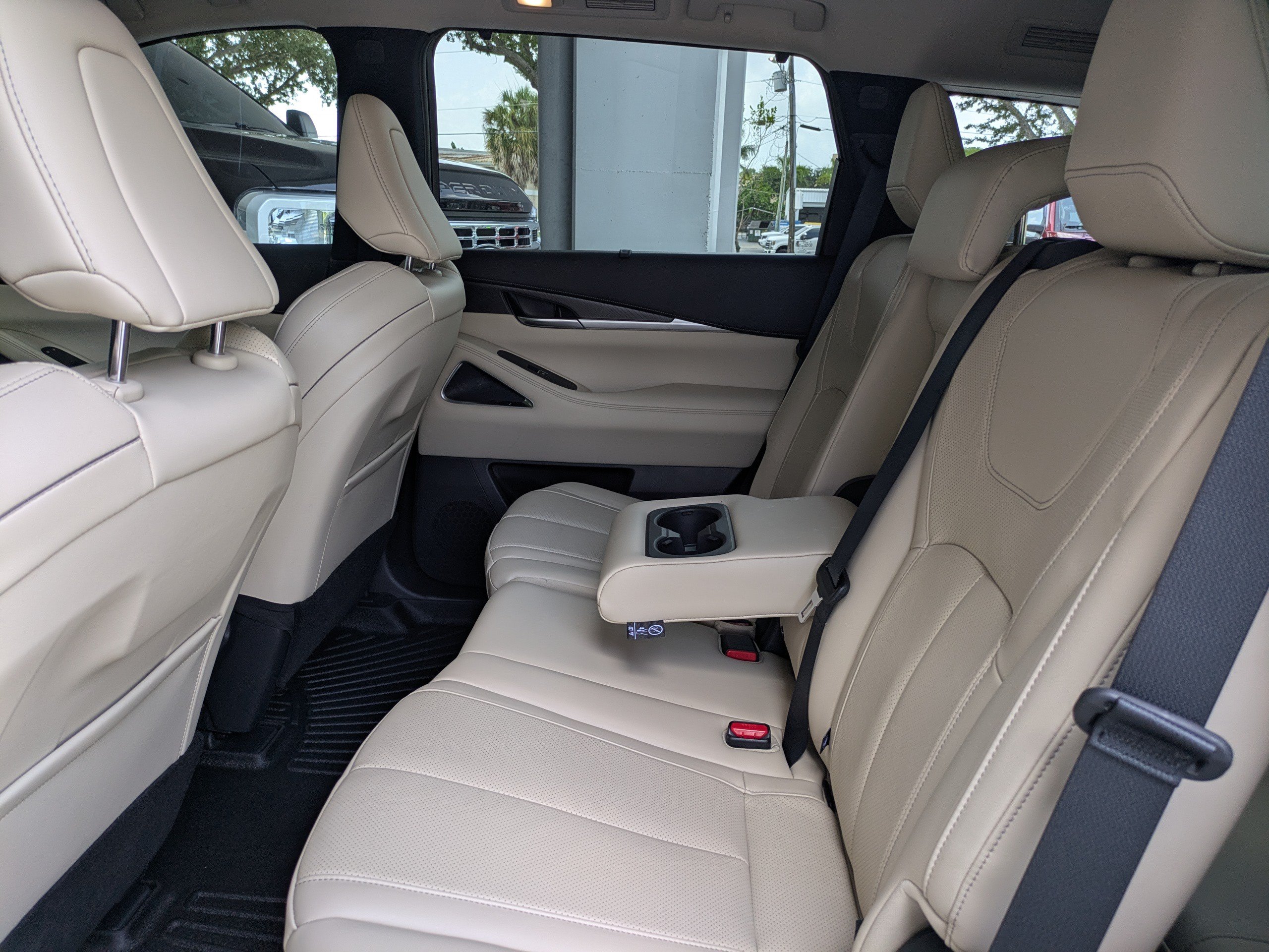 Used 2025 INFINITI QX60 Sensory w/ Vision Package AWD/4WD image 16