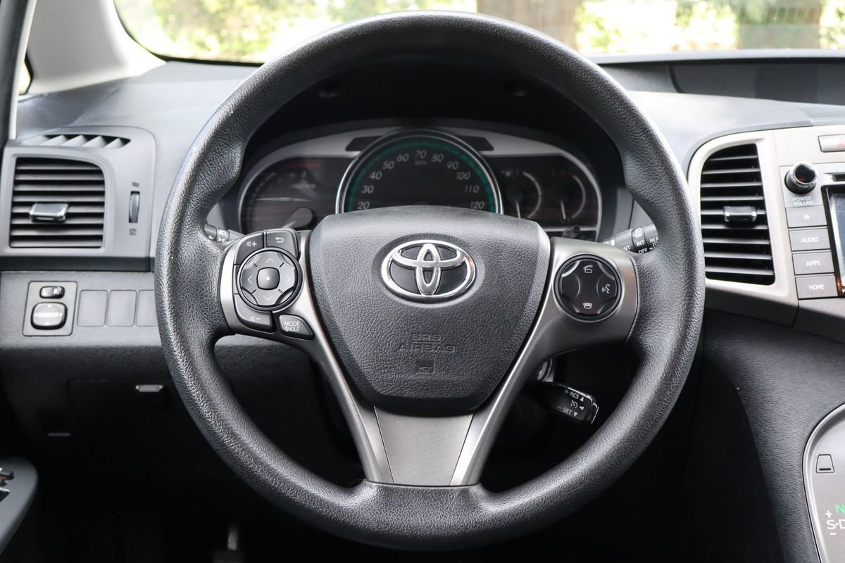 Used 2015 Toyota Venza LE image 18