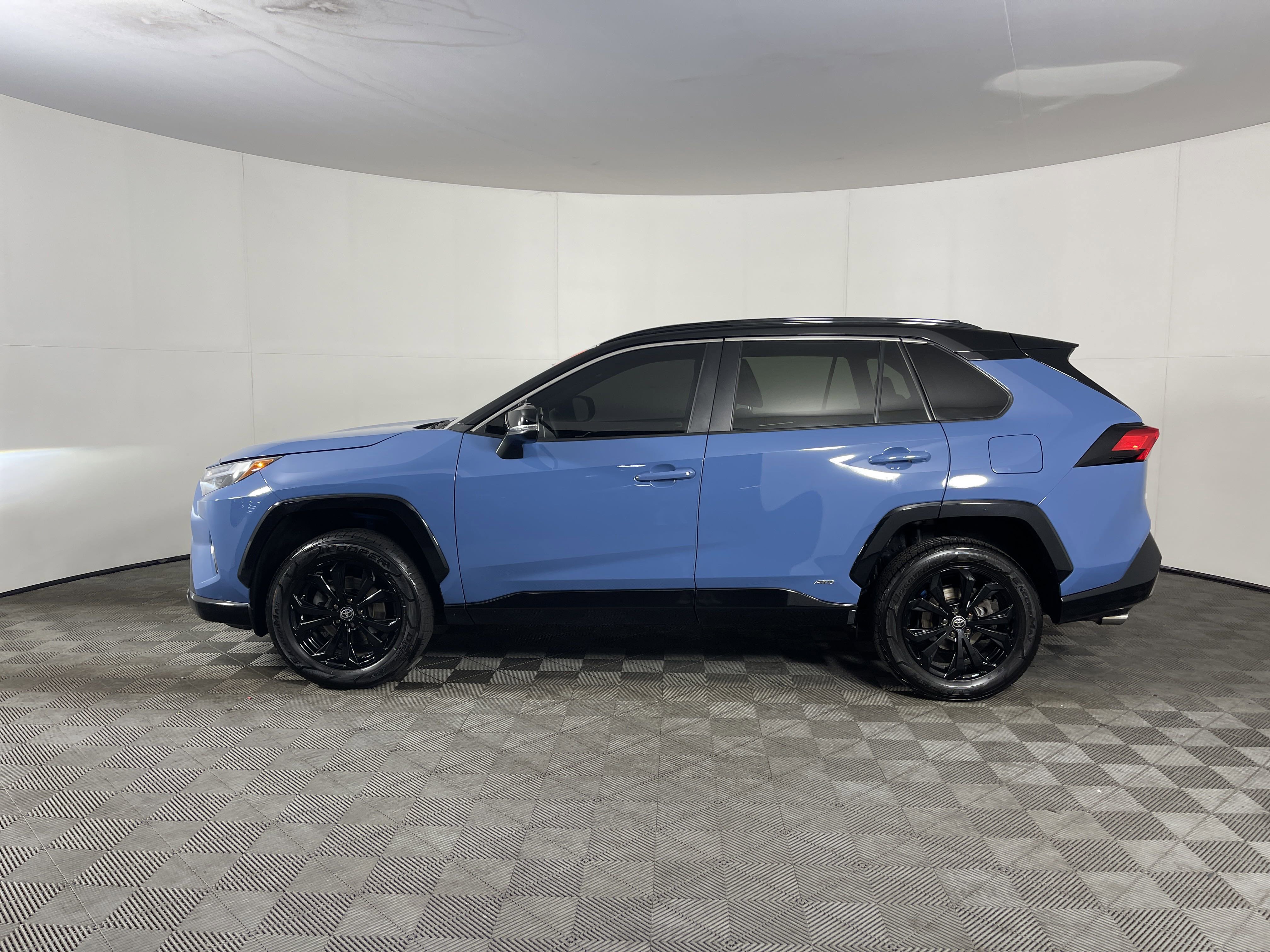 Used 2022 Toyota RAV4 XSE image 3