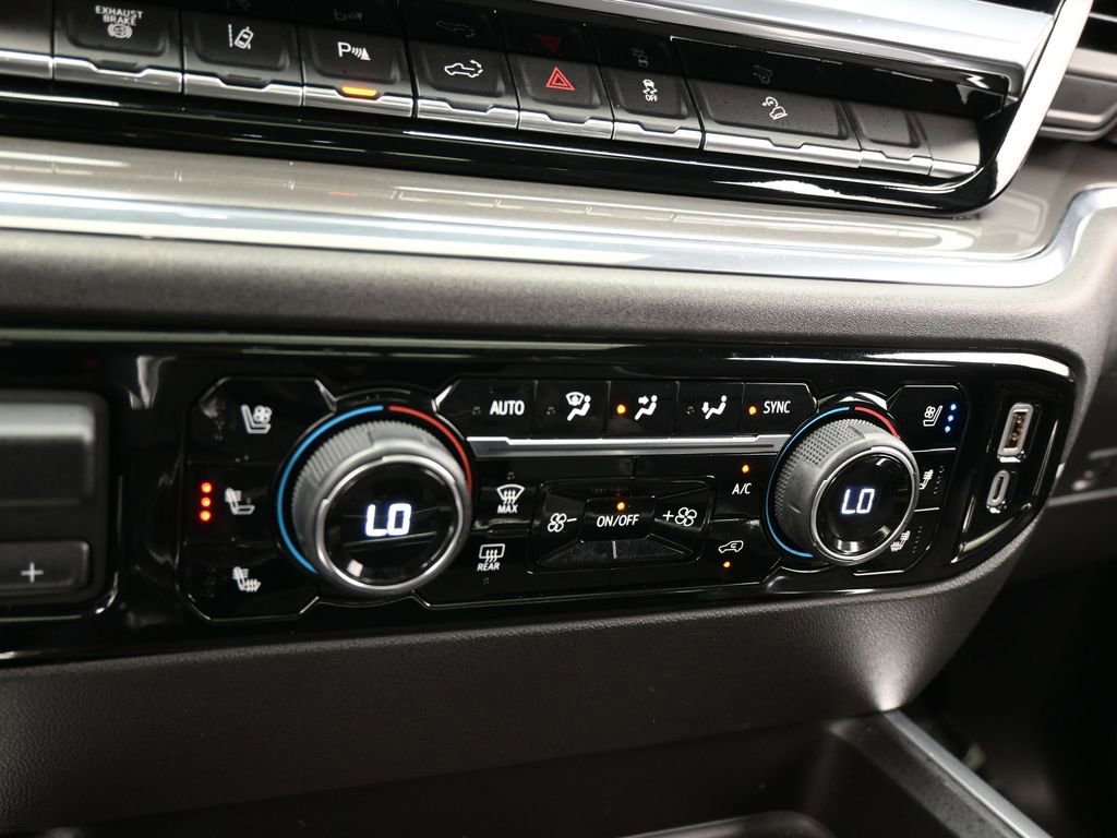 Used 2024 Chevrolet Silverado 2500 High Country w/ Midnight Edition AWD/4WD image 22