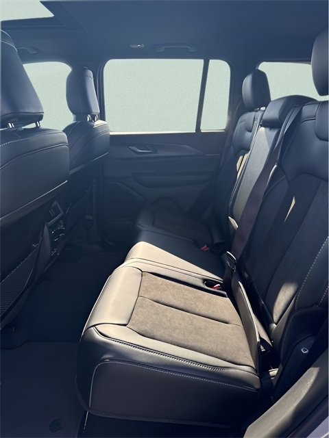 New 2025 Jeep Grand Cherokee Altitude image 26