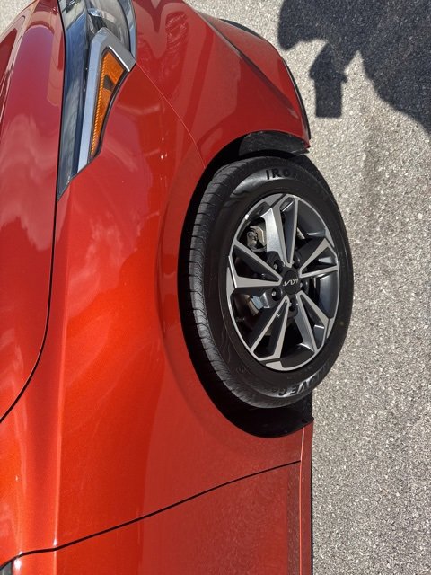 Used 2023 Kia Forte LXS image 17