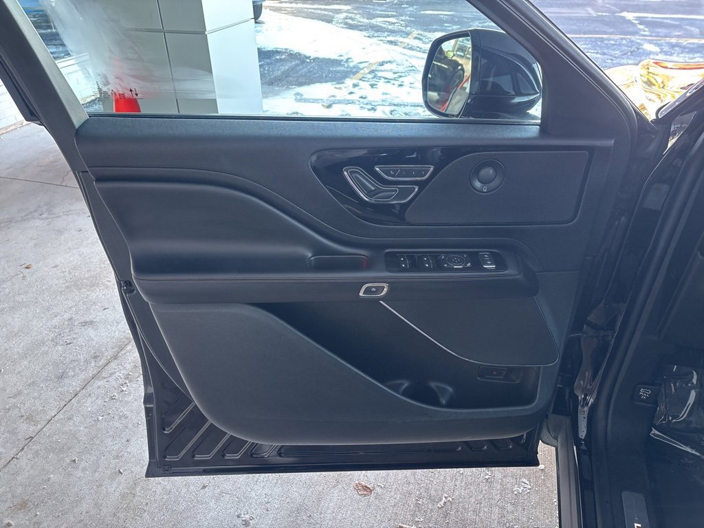Used 2024 Lincoln Aviator Reserve image 6