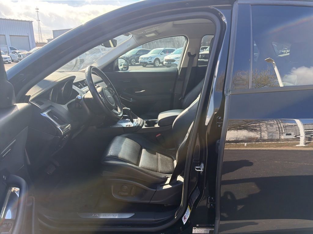Used 2018 Jaguar E-PACE SE image 10