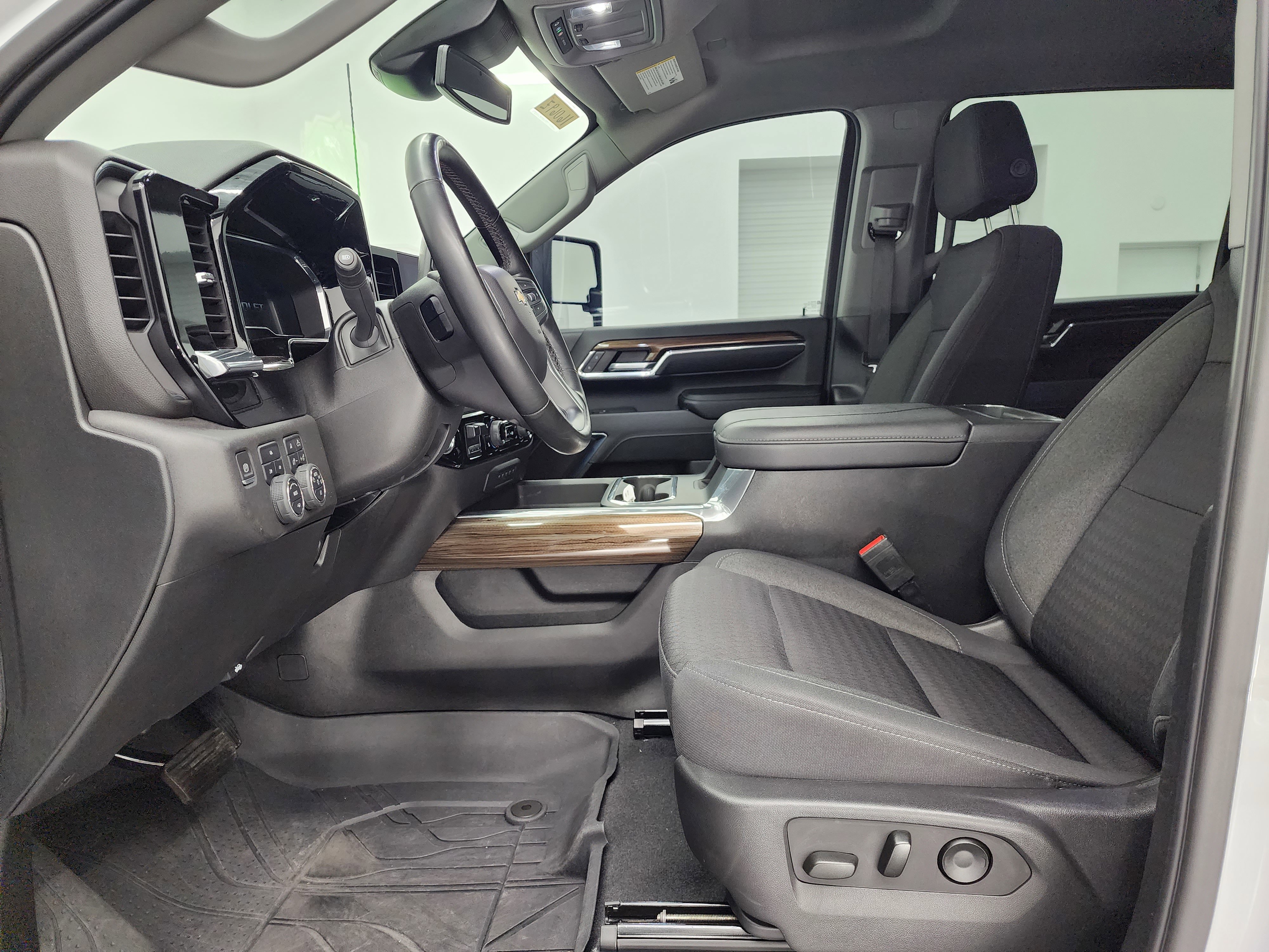 Used 2024 Chevrolet Silverado 3500 LT w/ Convenience Package image 8