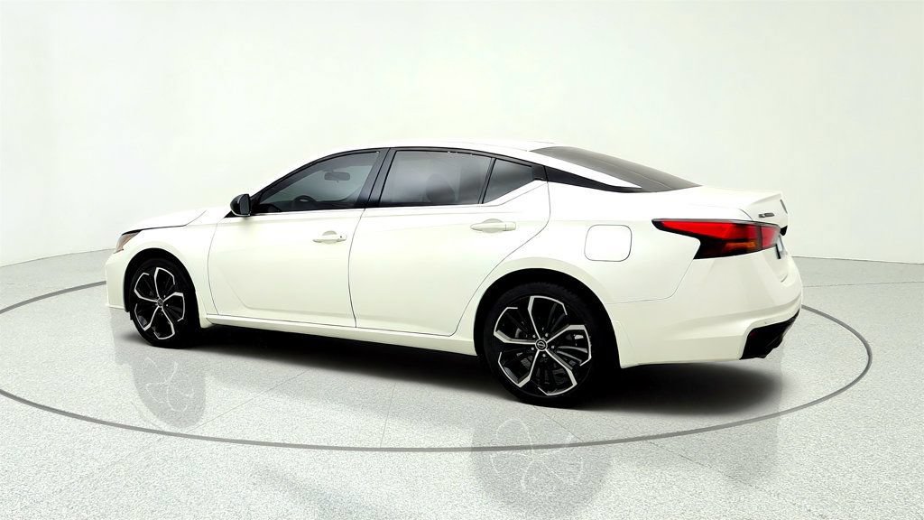 Used 2024 Nissan Altima 2.5 SR AWD/4WD image 7