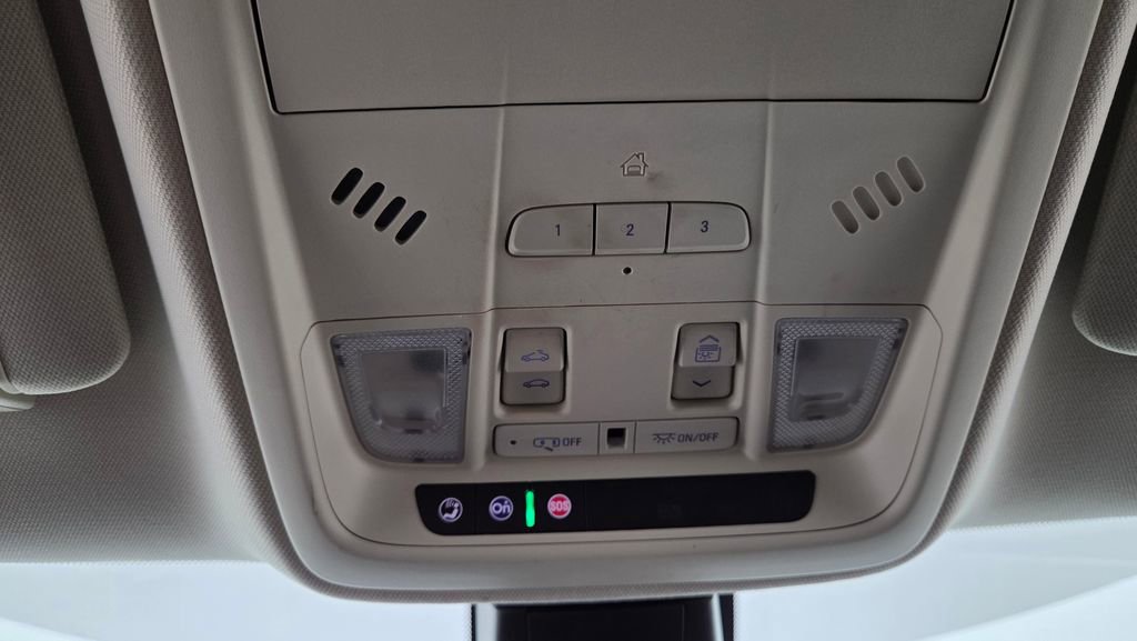 Used 2018 Cadillac XT5 Luxury w/ Driver Awareness Package image 28