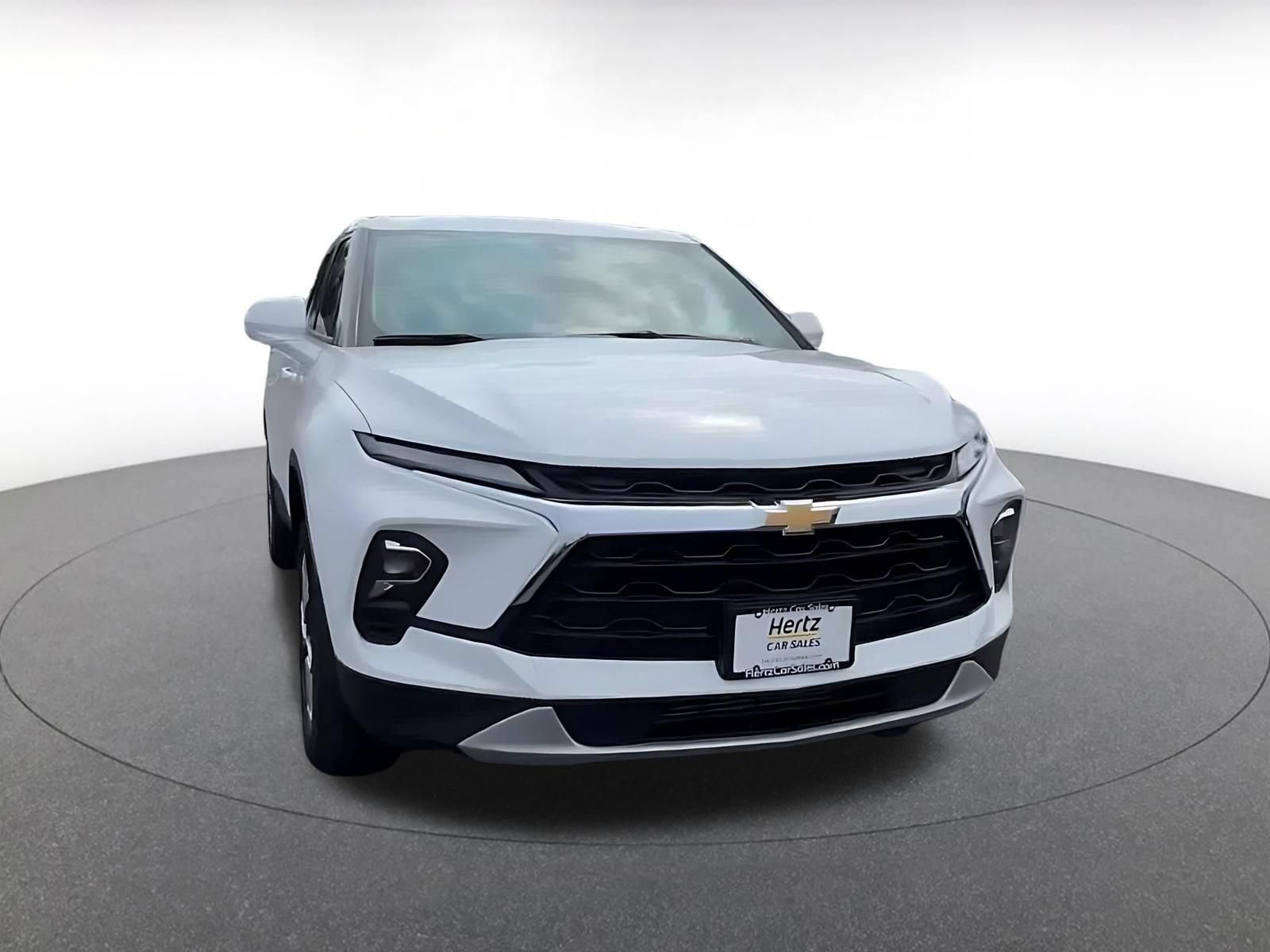 Used 2025 Chevrolet Blazer LT FWD image 3