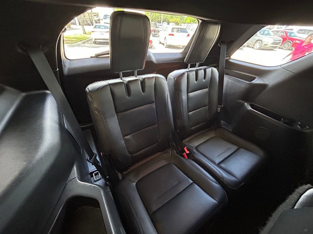 Used 2017 Ford Explorer XLT w/ Equipment Group 202A image 29