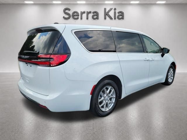 Used 2026 Chrysler Pacifica Select FWD image 5