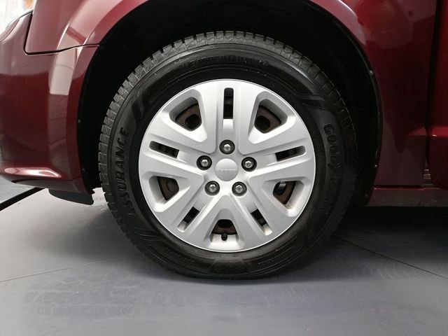 Used 2020 Dodge Grand Caravan SE w/ UConnect Hands-Free Group FWD image 16