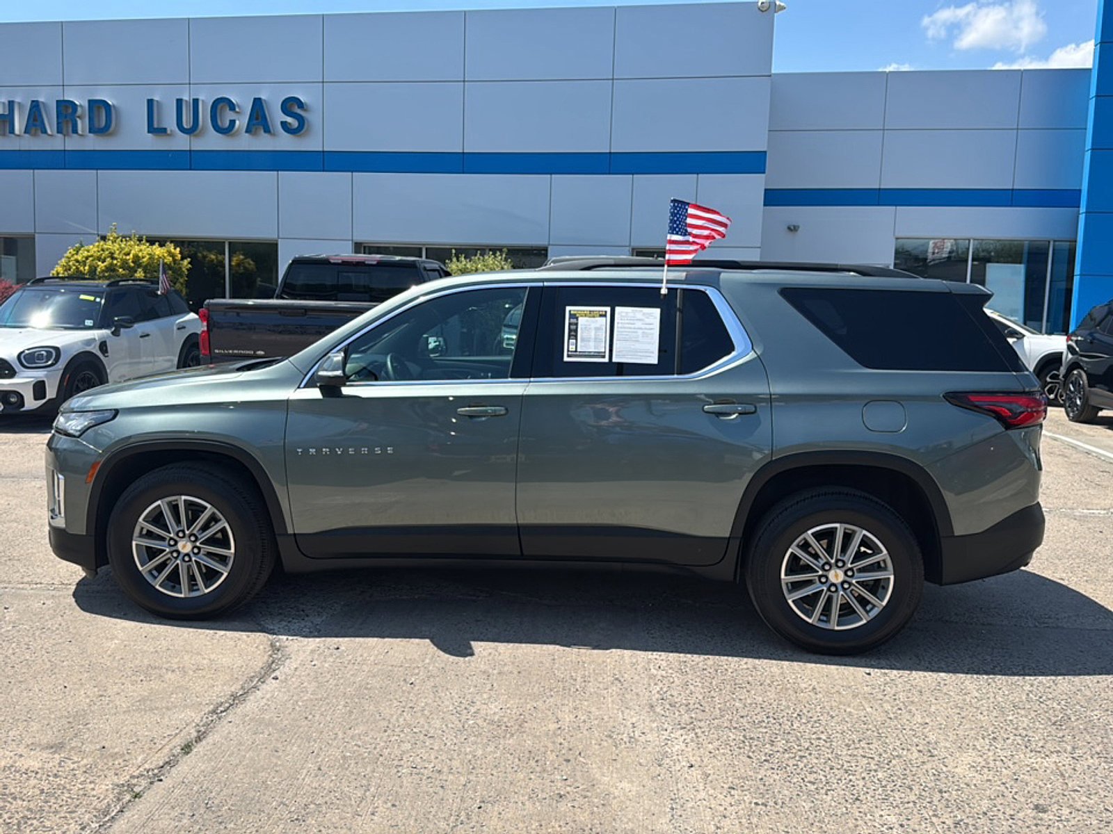 Used 2023 Chevrolet Traverse LT AWD/4WD image 8