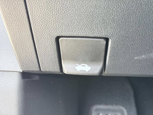 Used 2025 Chevrolet Equinox LT FWD image 49