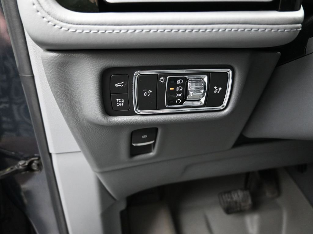 Used 2021 Lincoln Nautilus Reserve image 14