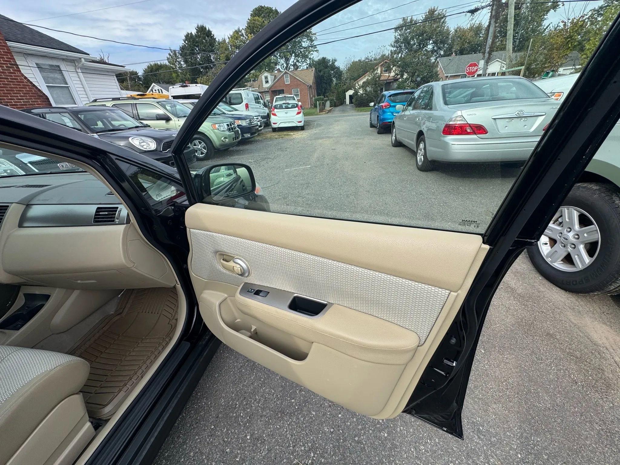 Used 2009 Nissan Versa SL w/ Convenience Pkg image 19