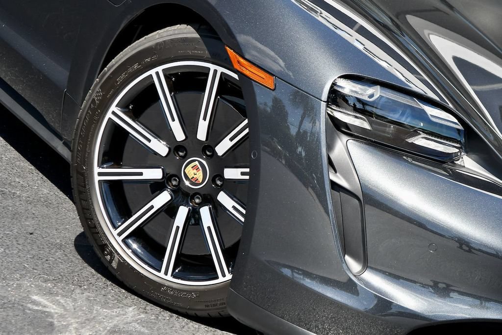 Used 2020 Porsche Taycan 4S AWD/4WD image 3