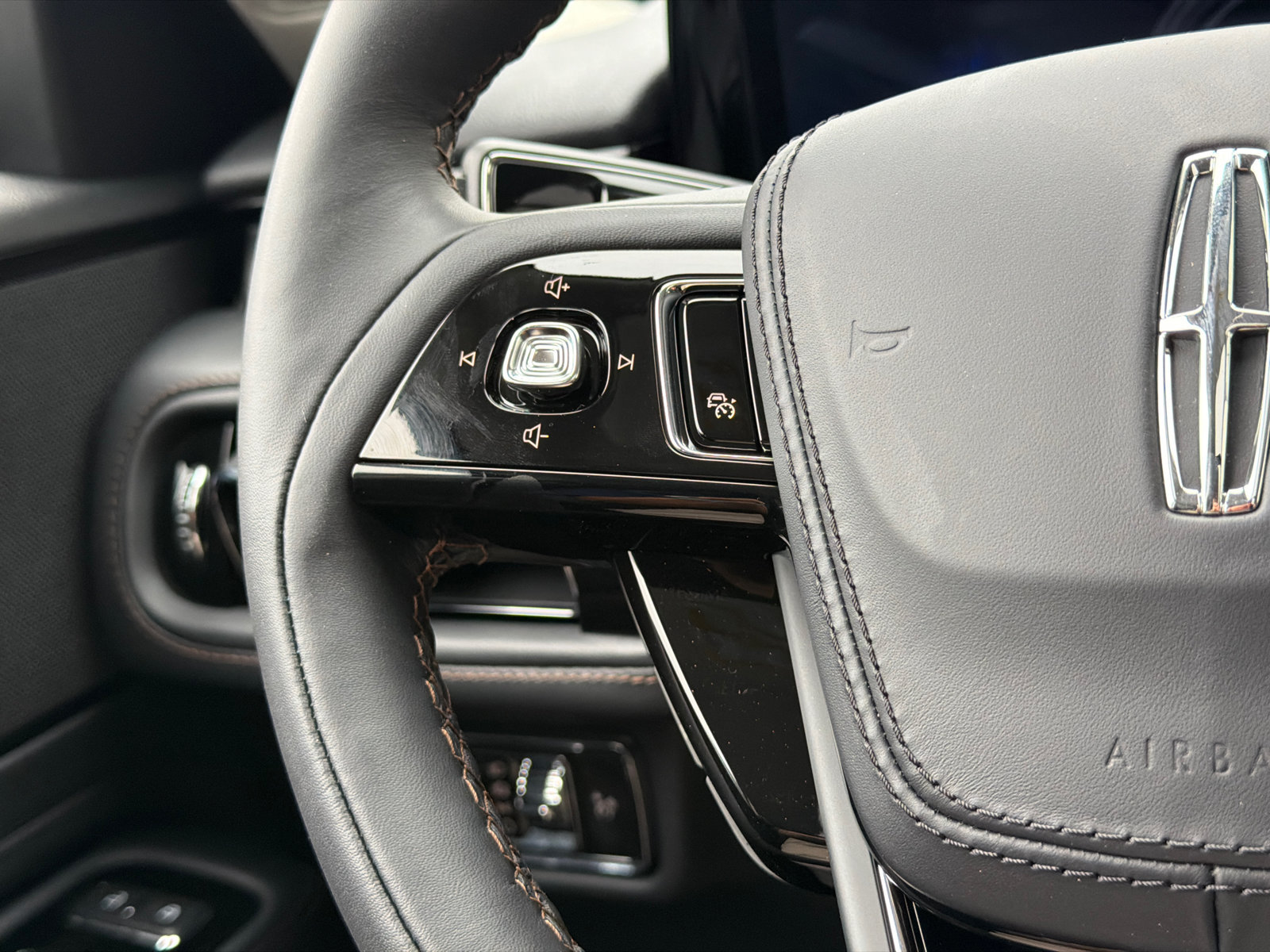 New 2027 Lincoln Aviator AWD w/ Jet Appearance Package image 25