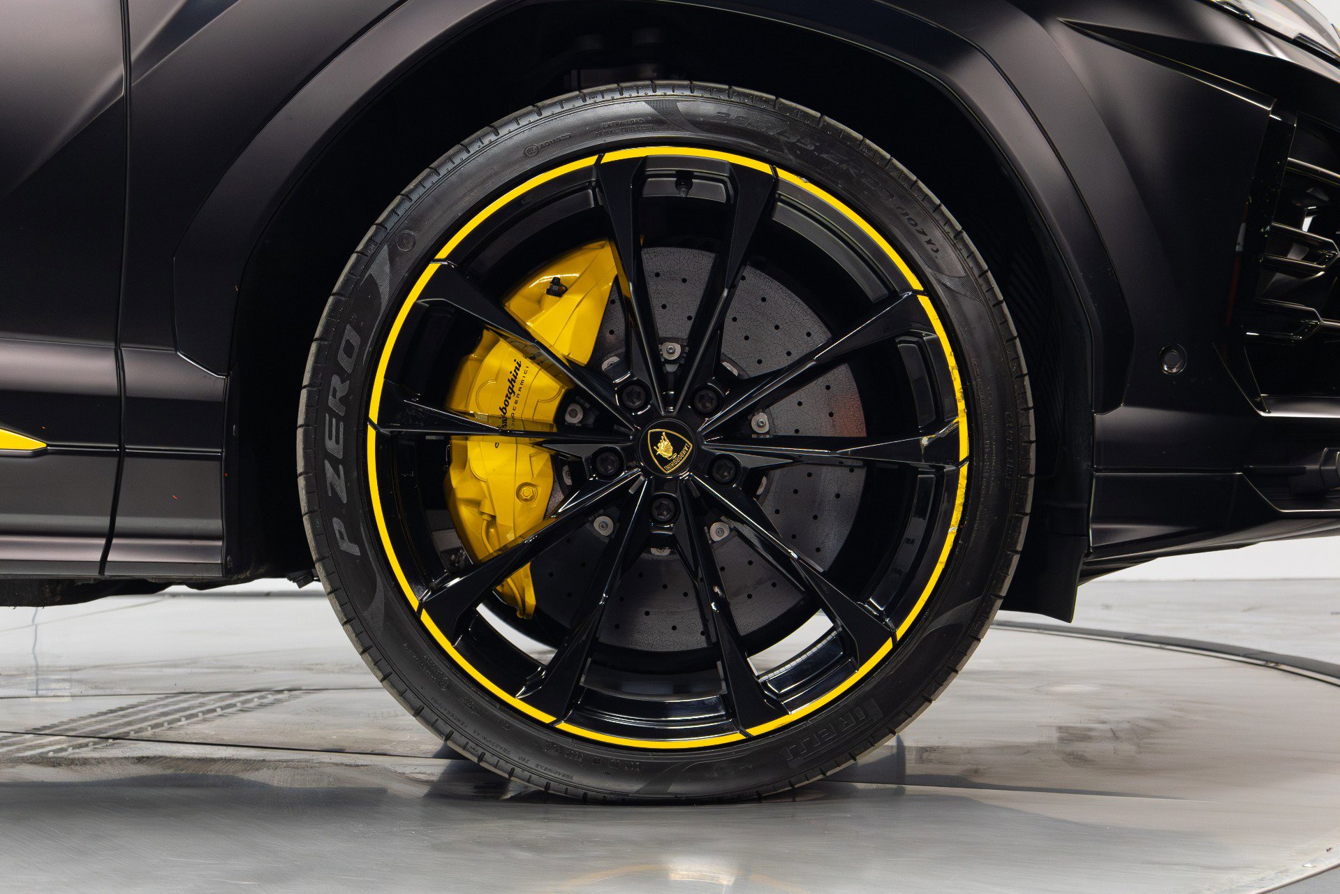 Used 2022 Lamborghini Urus image 23