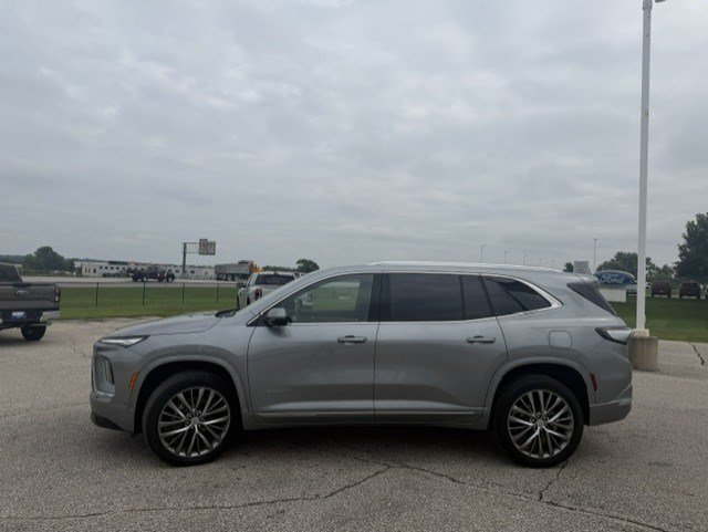 Used 2025 Buick Enclave Avenir w/ Super Cruise Package AWD/4WD image 6