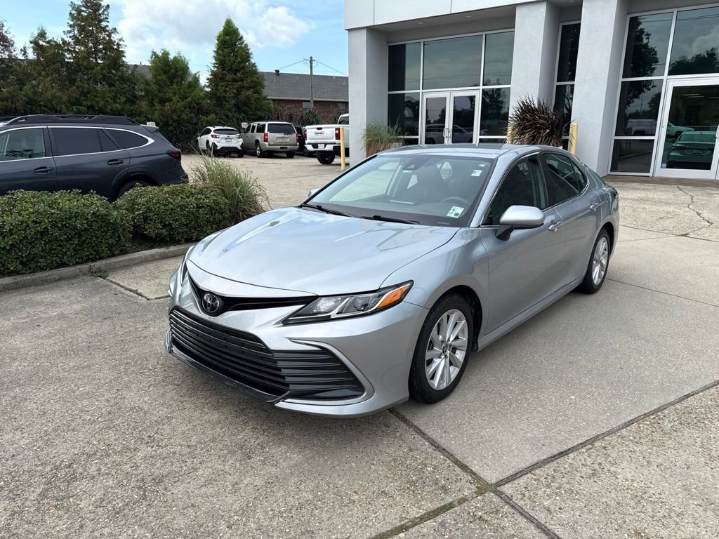 Used 2023 Toyota Camry LE FWD image 3