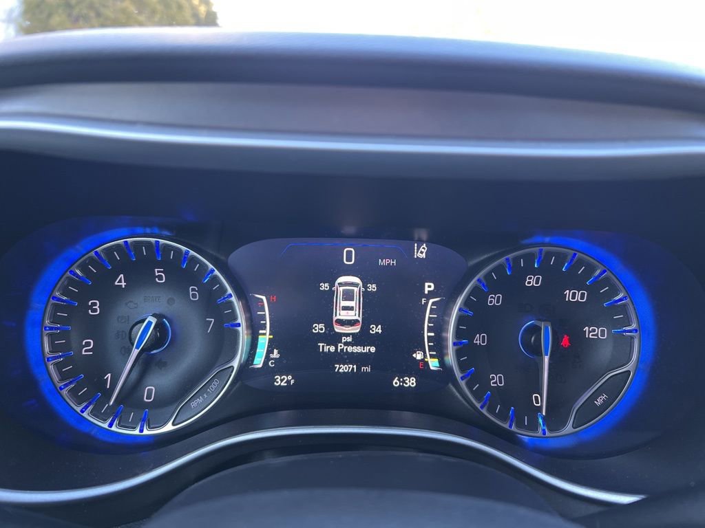 Used 2024 Chrysler Pacifica Touring-L image 12