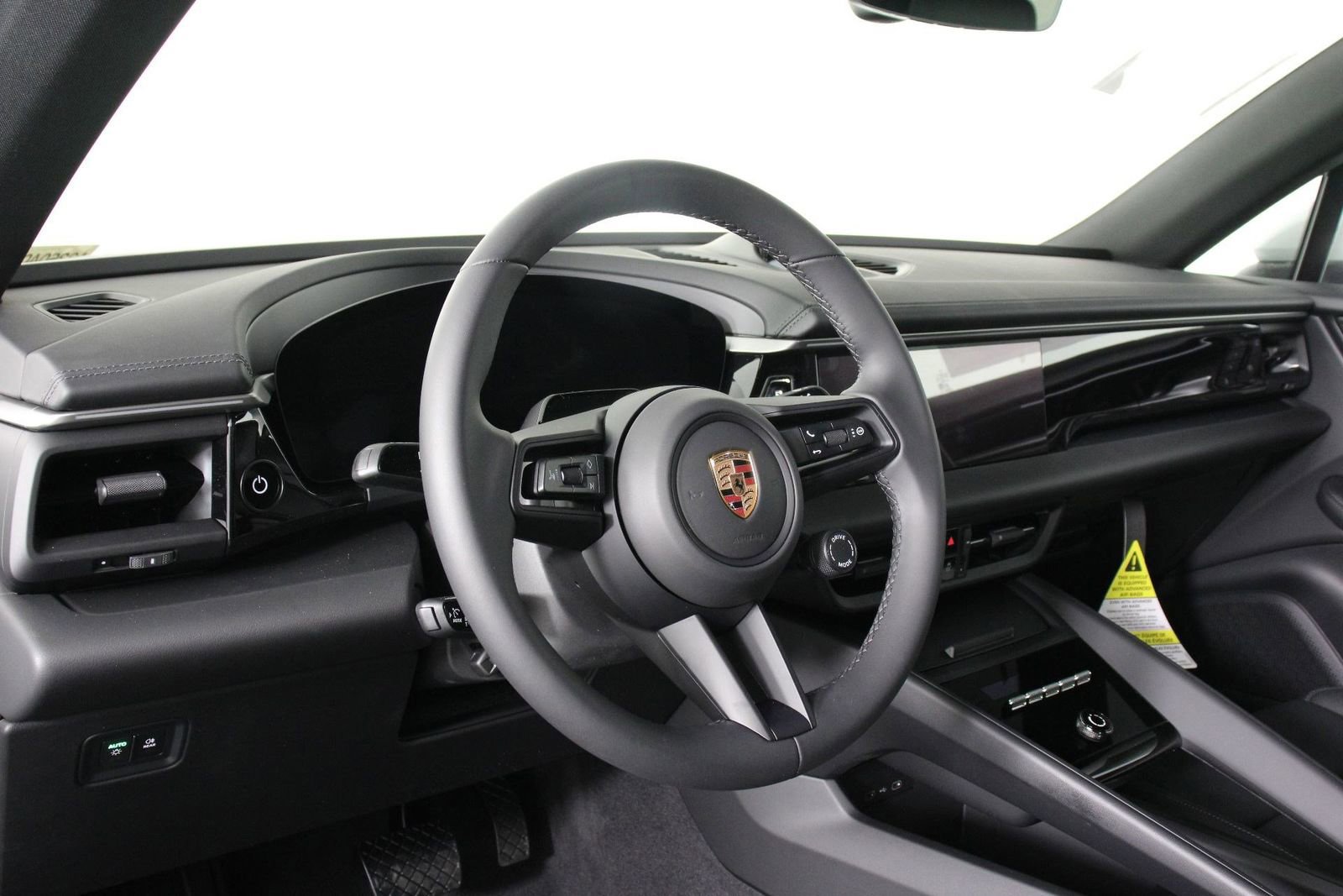 New 2026 Porsche Macan Electric RWD image 4
