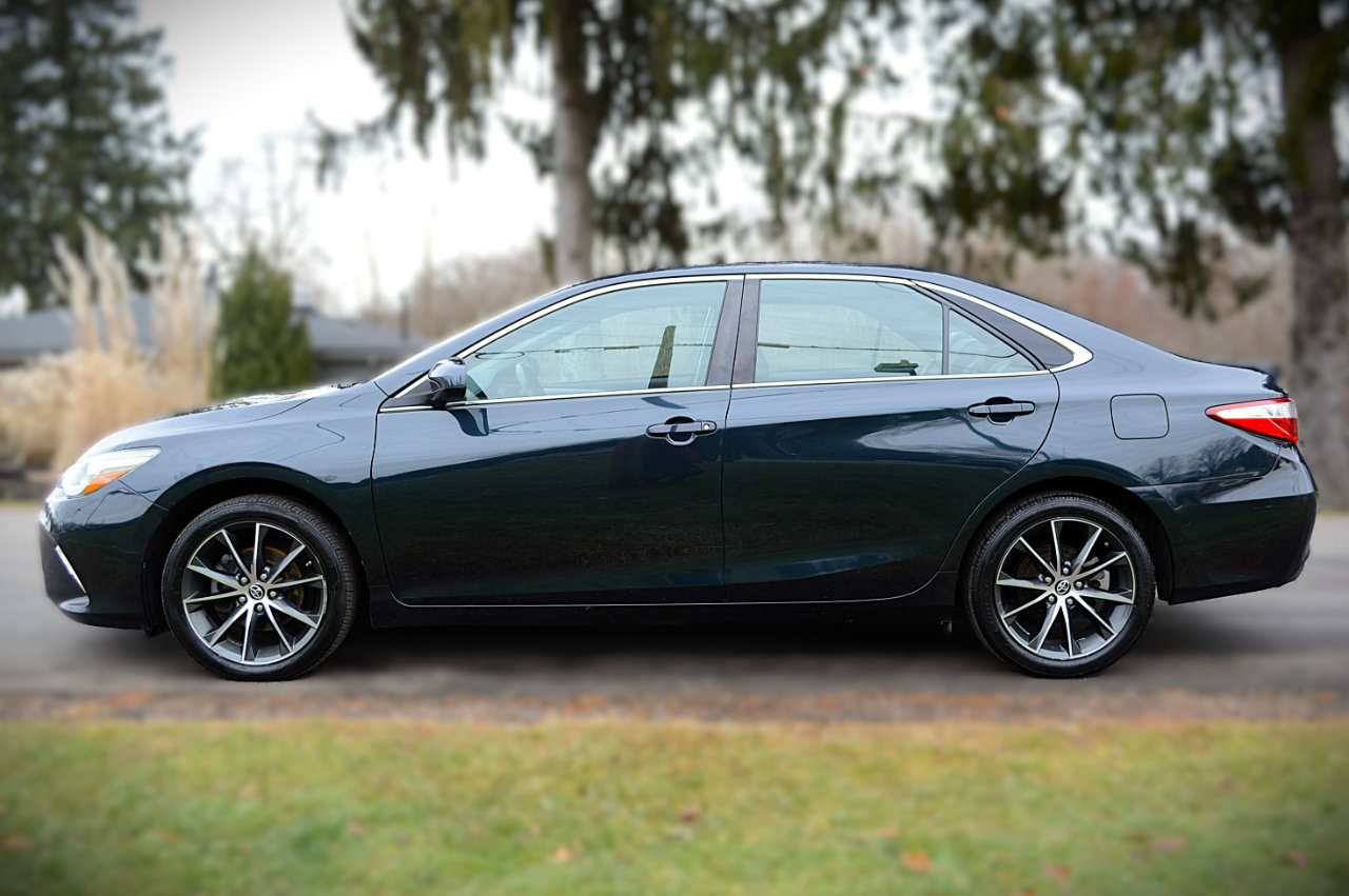Used 2015 Toyota Camry XSE image 8