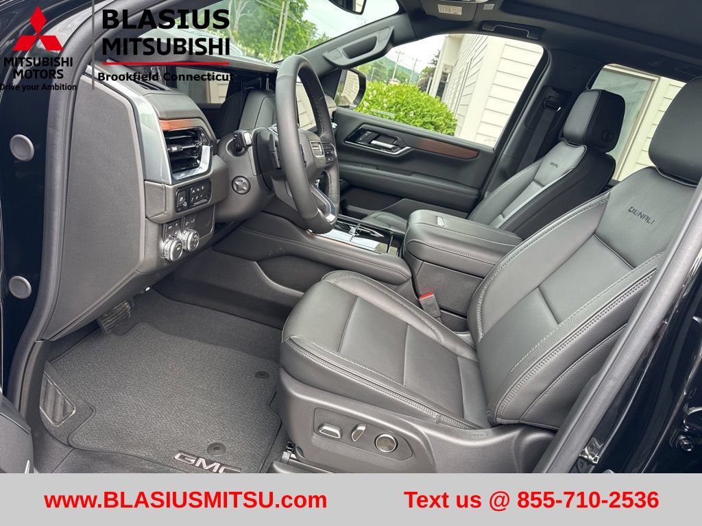 Used 2026 GMC Yukon Denali w/ Sun & Power Step Package AWD/4WD image 21