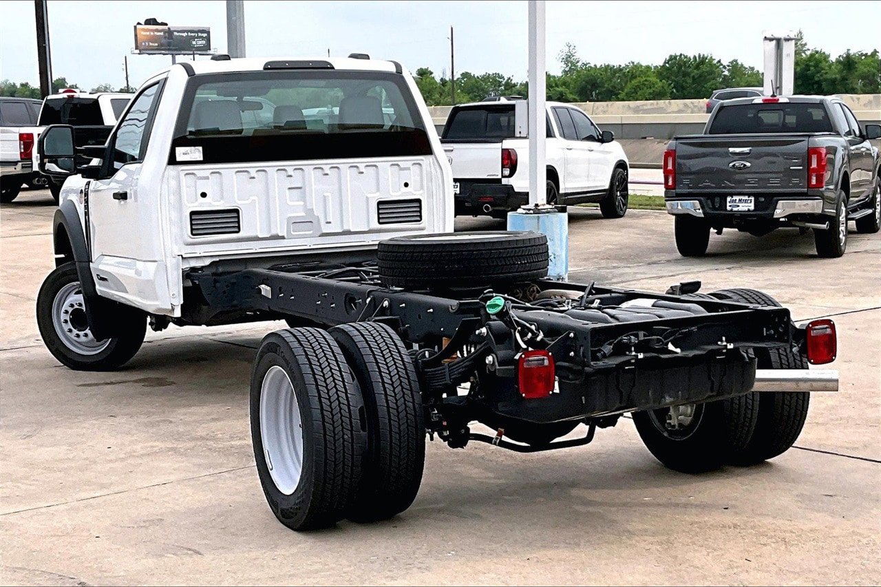 New 2024 Ford F550 2WD Regular Cab Super Duty image 3