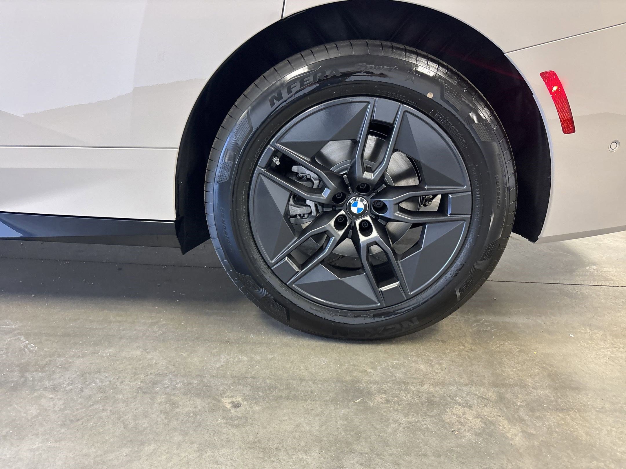 New 2026 BMW iX xDrive60 w/ Premium Package image 25
