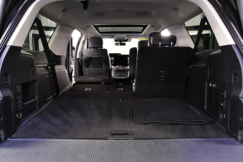 Used 2025 Ford Expedition Max Platinum w/ Driver's Package AWD/4WD image 32