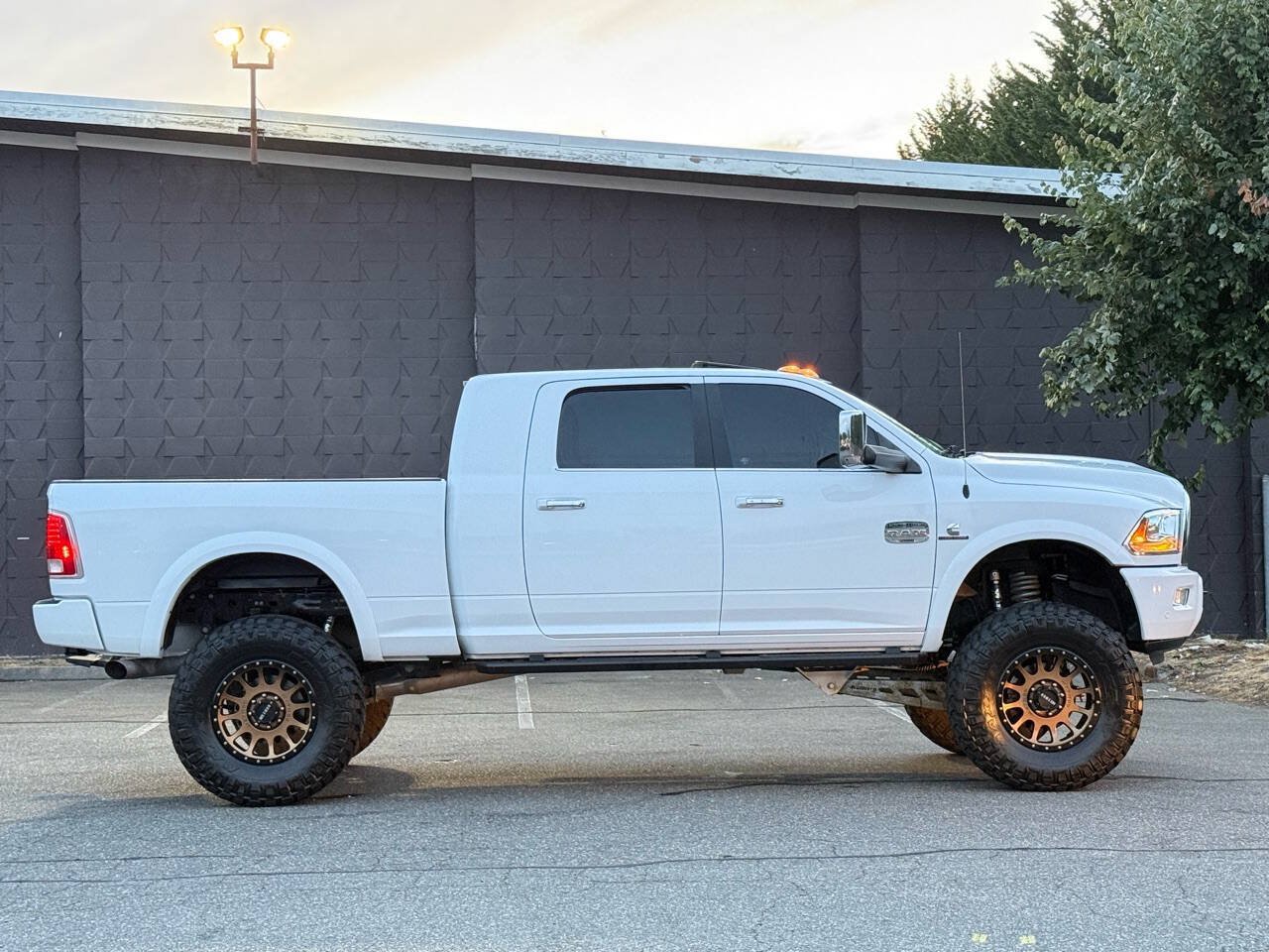 Used 2018 RAM 2500 Longhorn AWD/4WD image 3