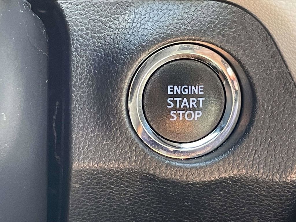 Used 2021 Toyota RAV4 XLE Premium AWD/4WD image 34