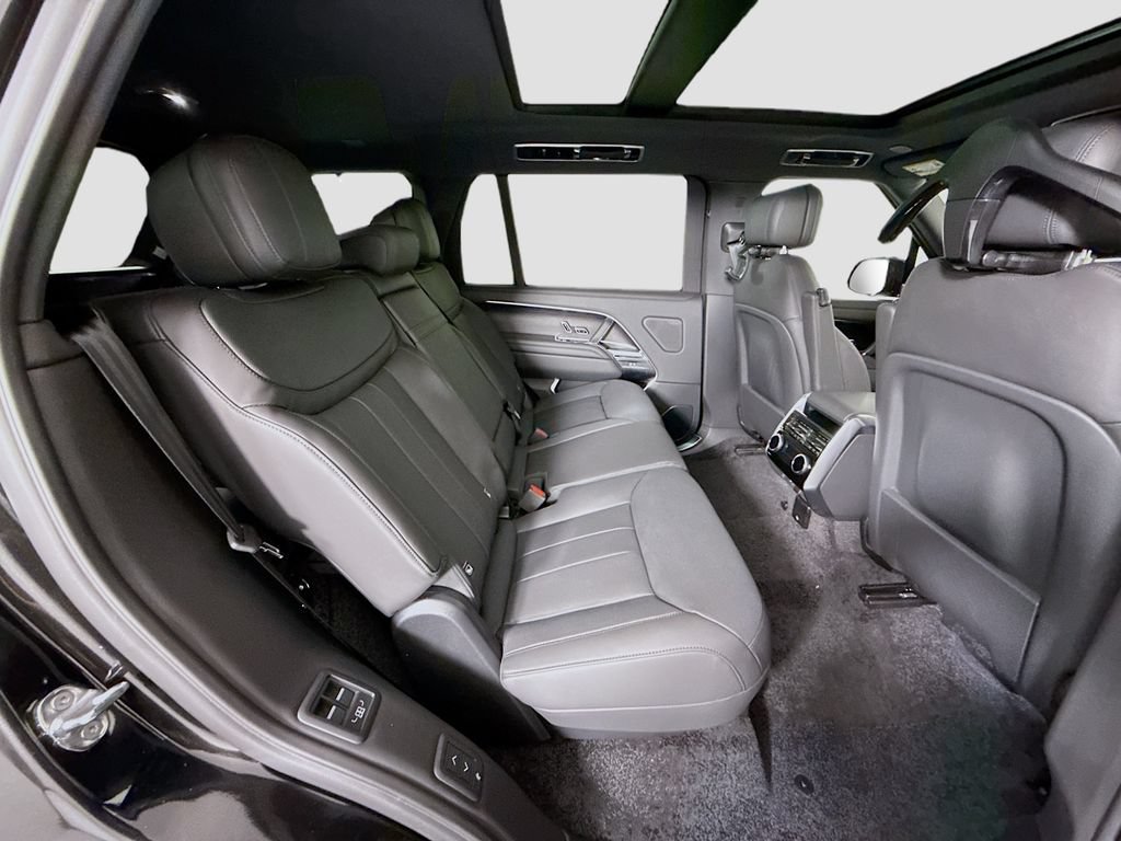 New 2026 Land Rover Range Rover Long Wheelbase SE AWD/4WD image 24