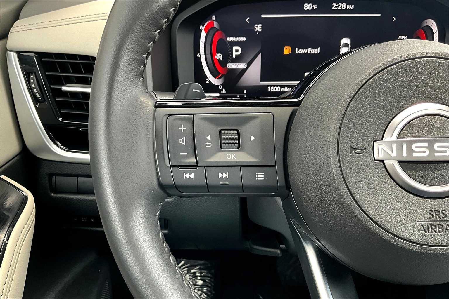 Used 2024 Nissan Rogue SL FWD image 23