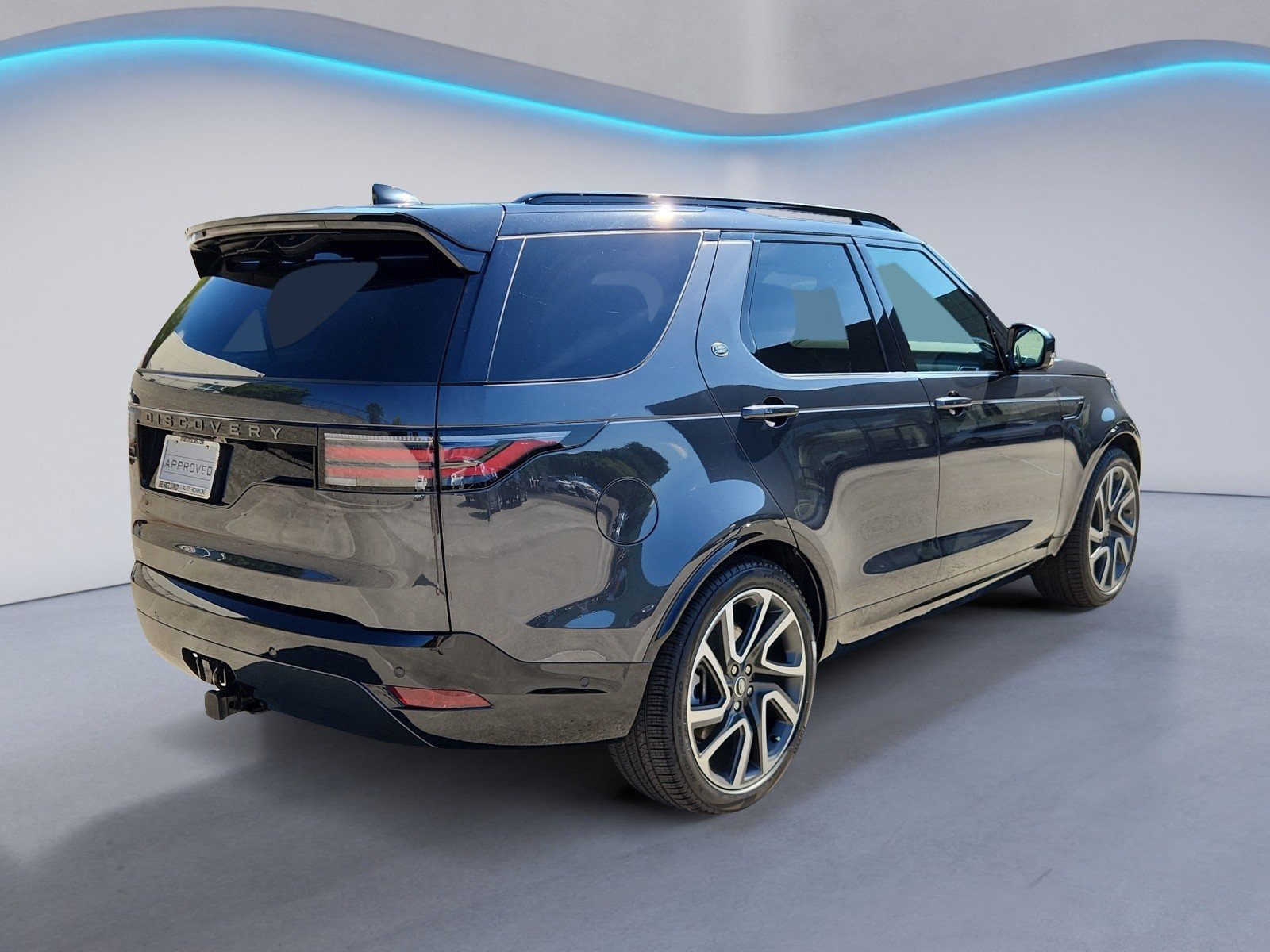 Used 2024 Land Rover Discovery Dynamic SE AWD/4WD image 5