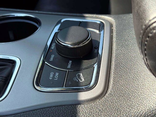 Certified 2021 Jeep Grand Cherokee Limited AWD/4WD image 34