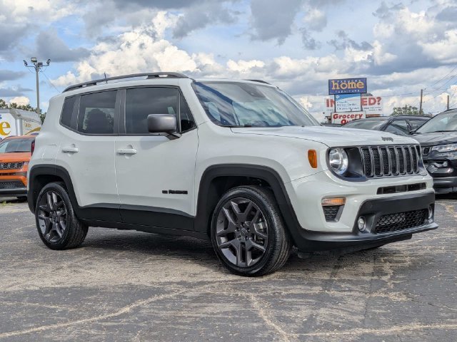 Used 2021 Jeep Renegade Latitude w/ Sun & Sound Group FWD image 2