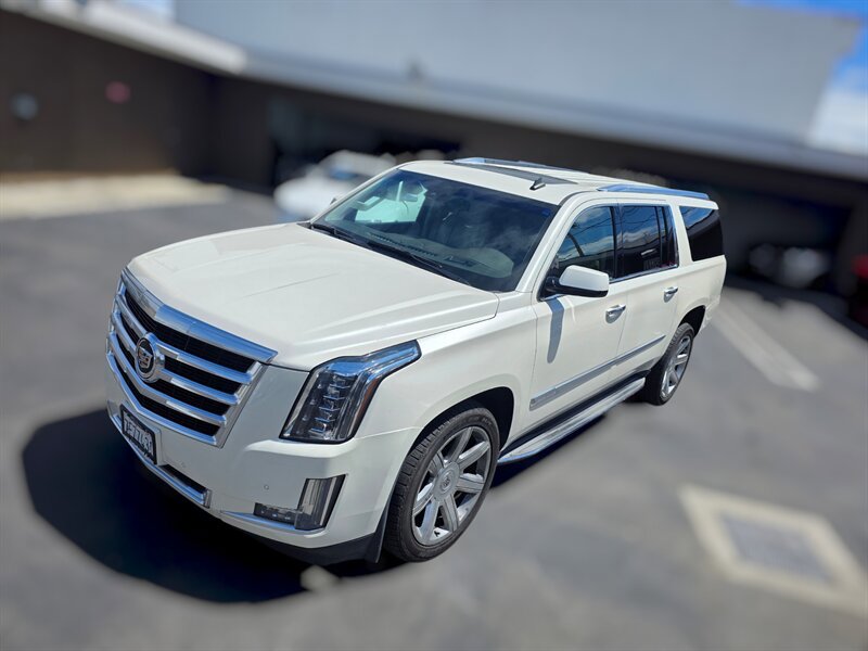 Used 2015 Cadillac Escalade ESV Luxury RWD image 2