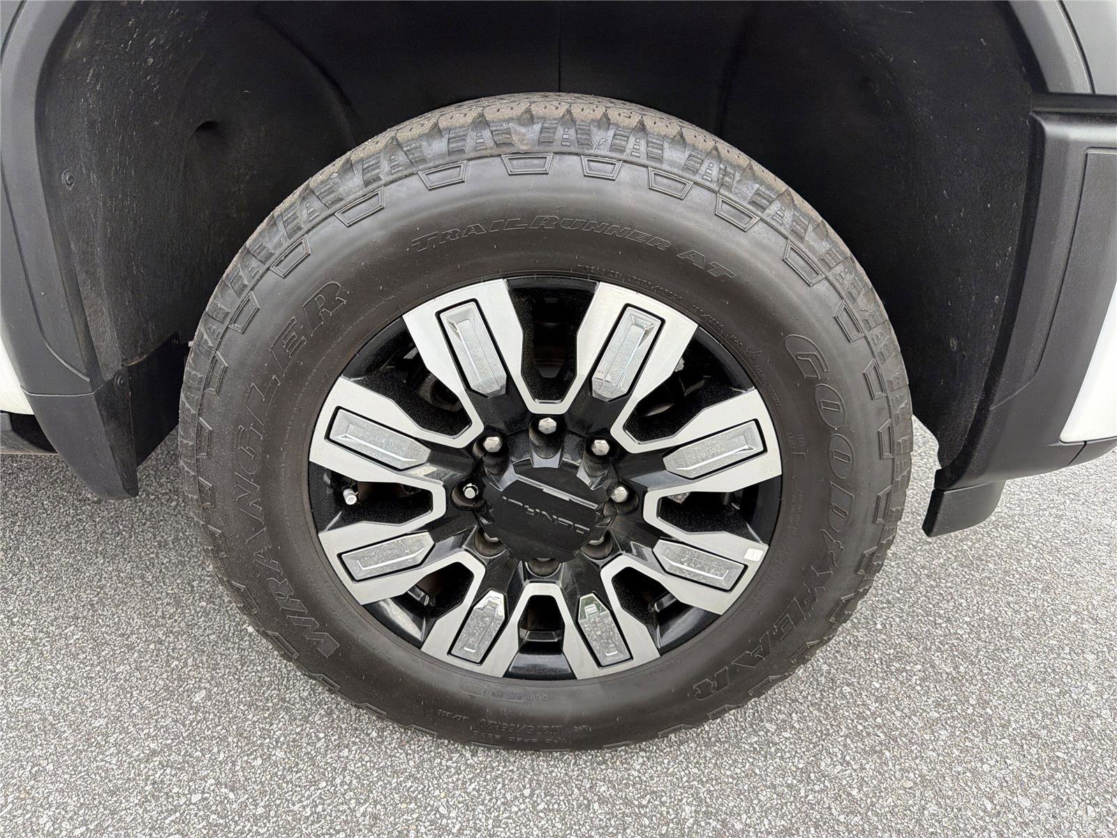 Used 2024 GMC Sierra 2500 Denali w/ Denali Reserve Package AWD/4WD image 12