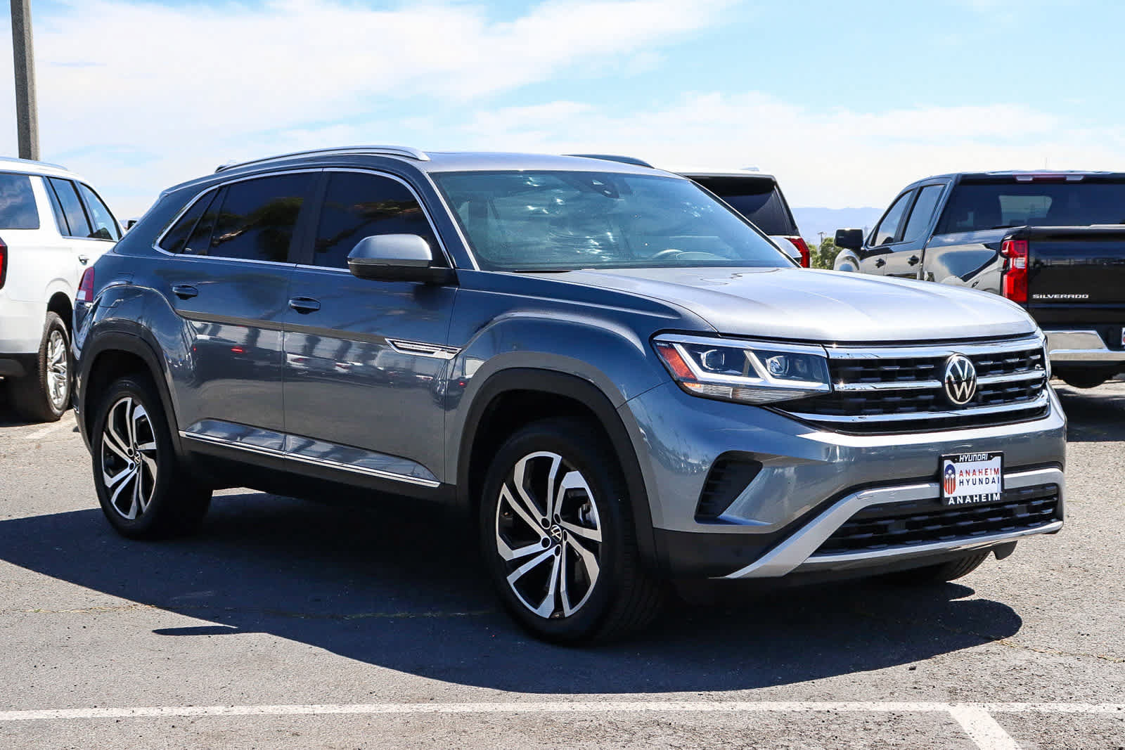 Used 2023 Volkswagen Atlas Cross Sport SEL AWD/4WD image 3