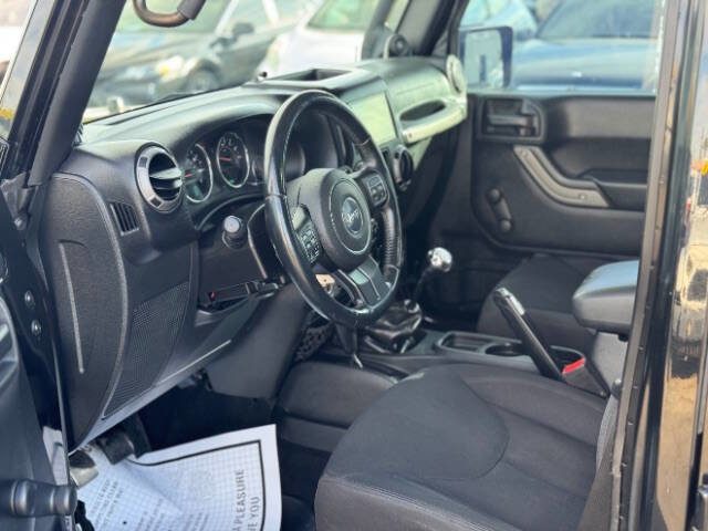 Used 2014 Jeep Wrangler Unlimited Sport w/ Max Tow Package AWD/4WD image 13