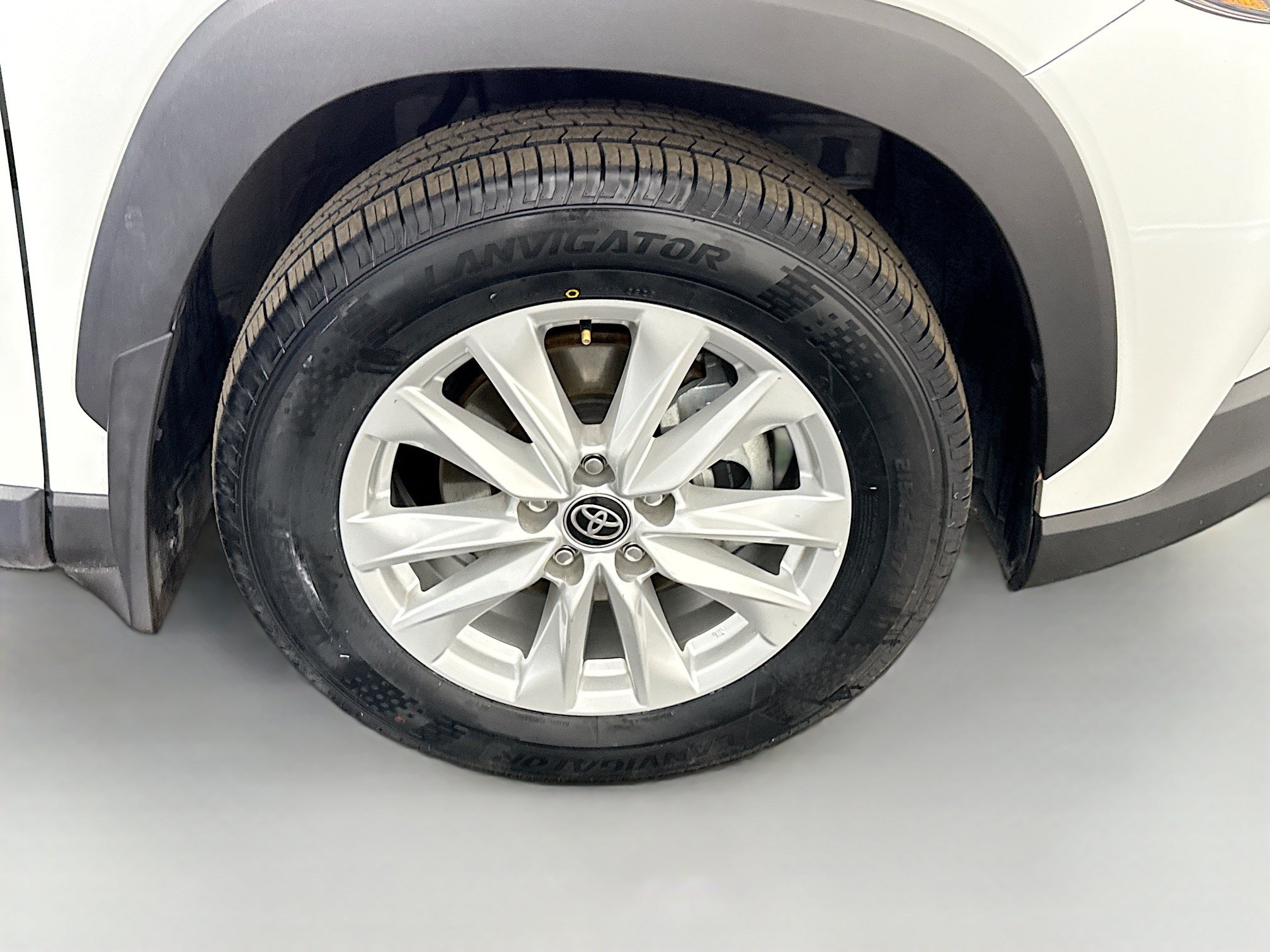 Used 2024 Toyota Corolla Cross LE FWD image 32