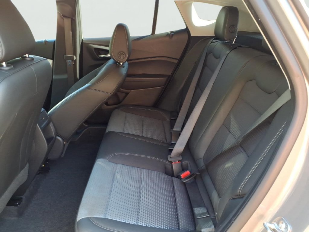 Certified 2025 Chevrolet Trax LT w/ LT Convenience Package FWD image 22