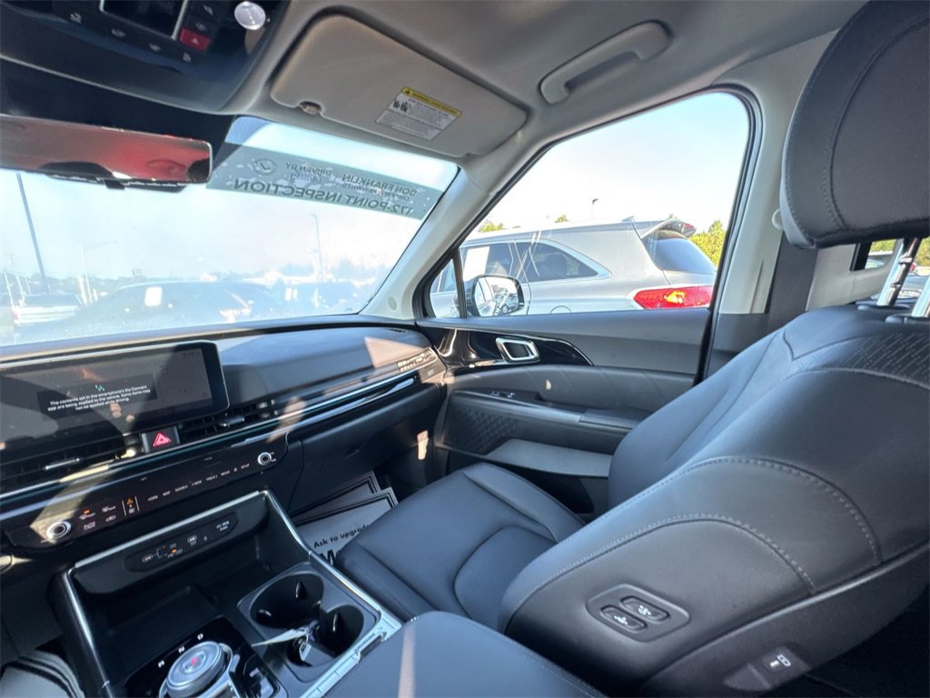 Used 2025 Kia Carnival SX Prestige image 11