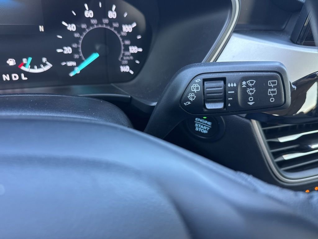 Used 2021 Ford Escape SE w/ SE Sport Appearance Package image 28