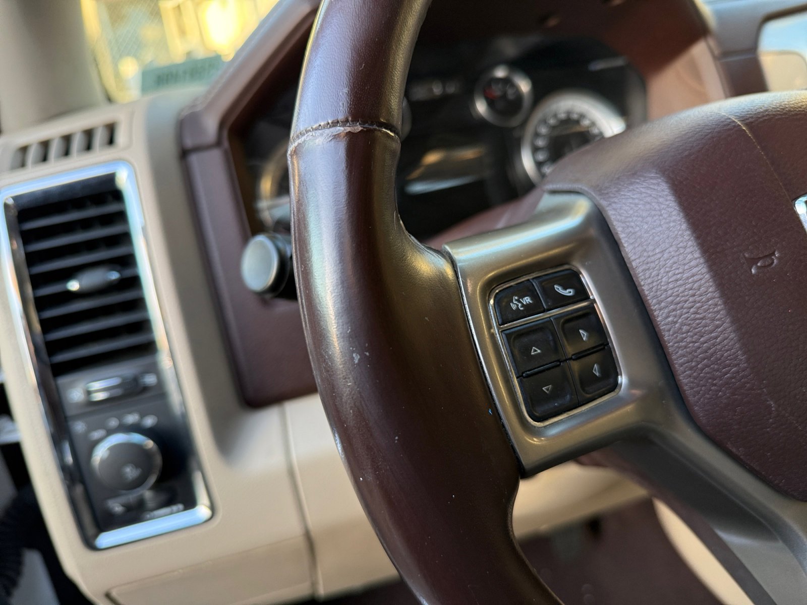 Used 2017 RAM 1500 Laramie AWD/4WD image 13