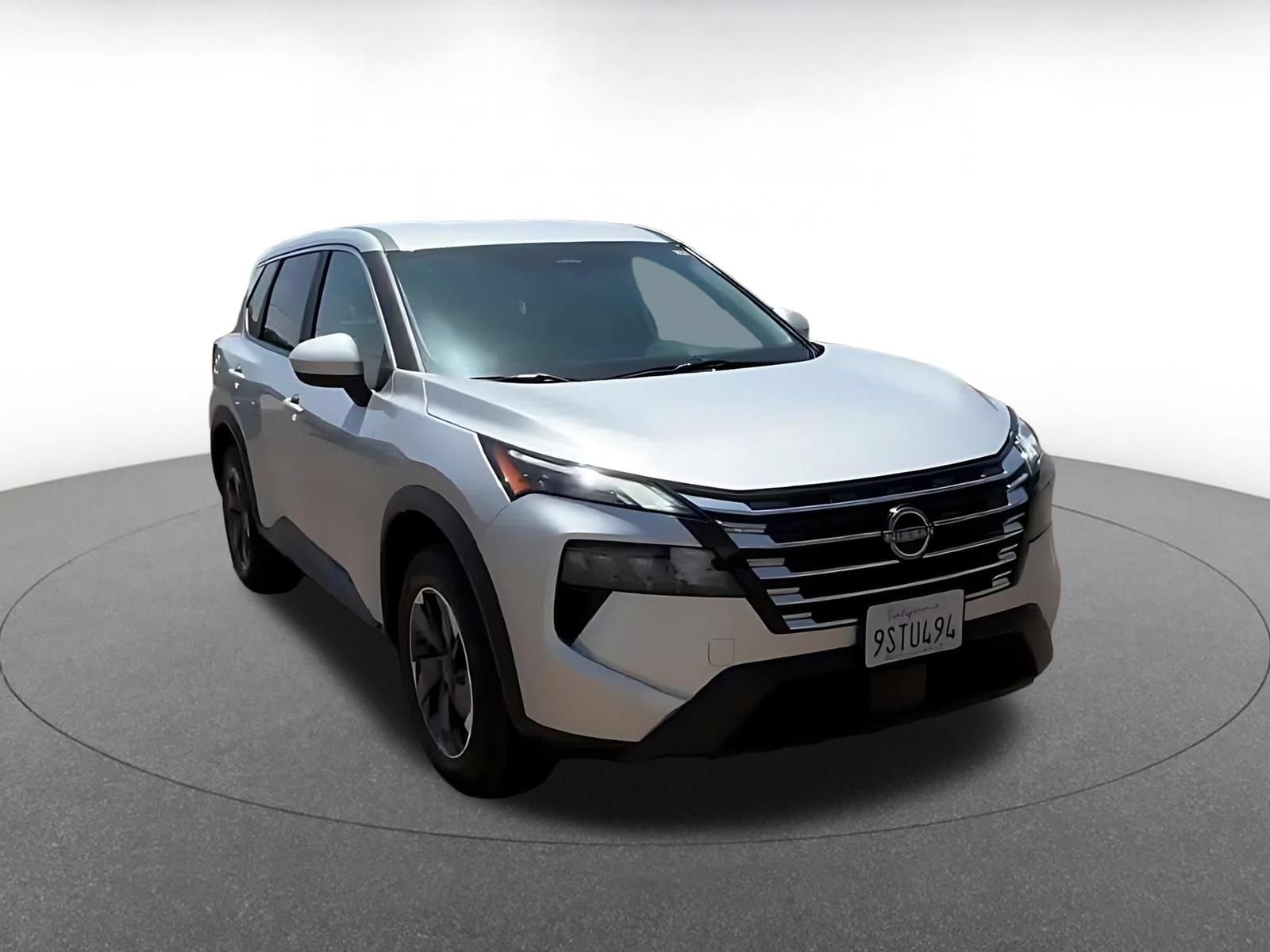 Used 2025 Nissan Rogue SV FWD image 3