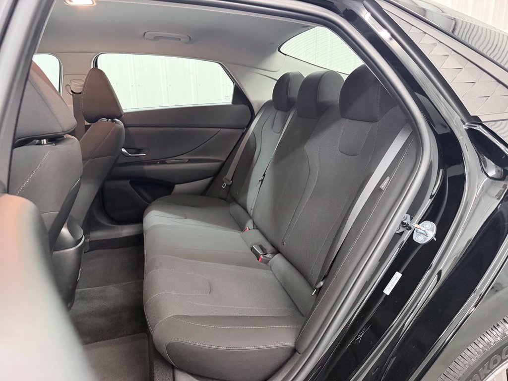 Used 2026 Hyundai Elantra SE FWD image 30