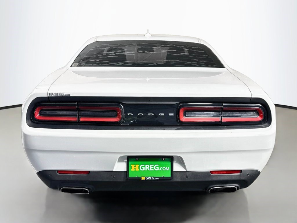 Used 2017 Dodge Challenger SXT w/ Driver Convenience Group RWD image 8